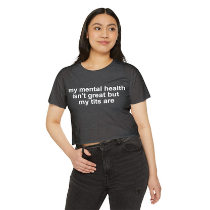 "mi salud mental no está muy bien pero mis tetas sí" Crop Top