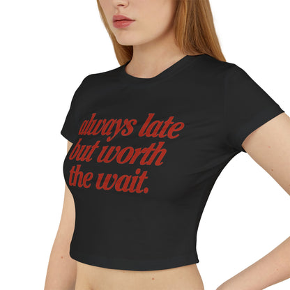 Camiseta de bebé "Siempre Tarde Pero Vale la Pena la Espera"
