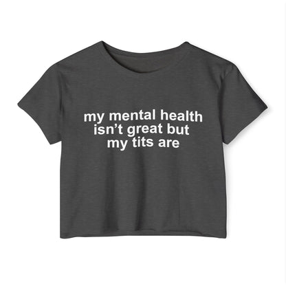 "mi salud mental no está muy bien pero mis tetas sí" Crop Top
