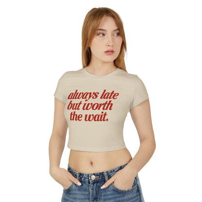 Camiseta de bebé "Siempre Tarde Pero Vale la Pena la Espera"