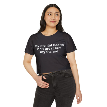 "mi salud mental no está muy bien pero mis tetas sí" Crop Top